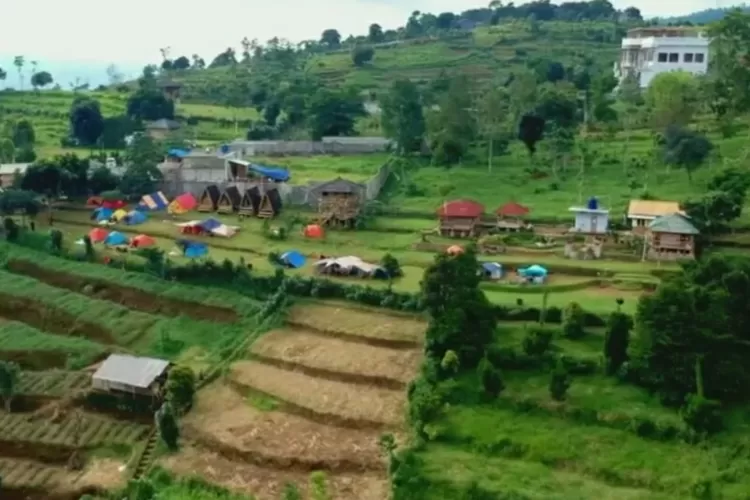 Pemandangan alam di Saung Keluarga Sendisila Bogor (Instagram/@engkiejigjig)