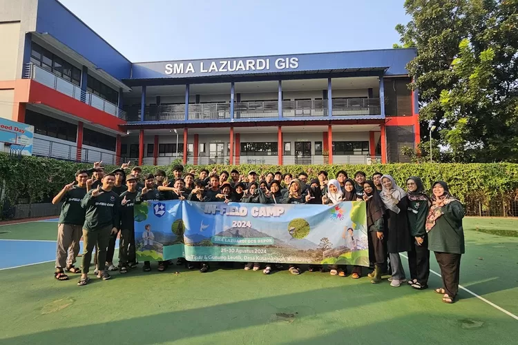 SMA Lazuardi GCS memberikan pembekalan kepada para siswanya untuk mengembangkan kecakapan hidup di masyarakat melalui kegiatan In-Field Camp yang dilaksanakan pada tanggal 25-30 Agustus 2024.