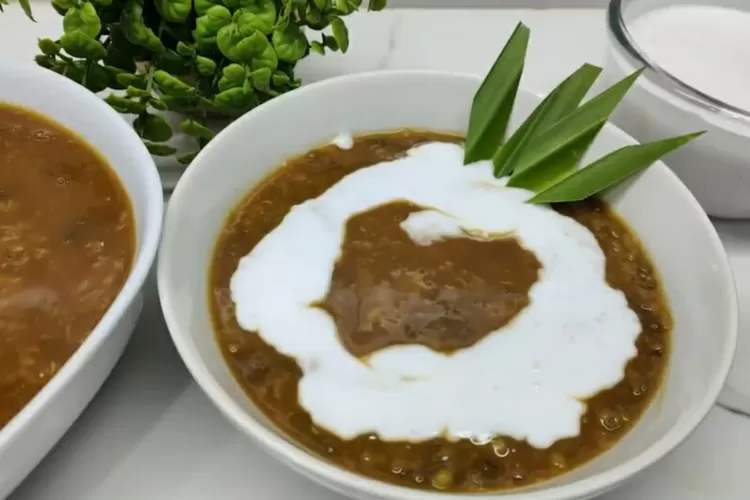 Resep mudah bubur kacang hijau santan yang pasti berhasil (Screenshot Youtube CR COOK)