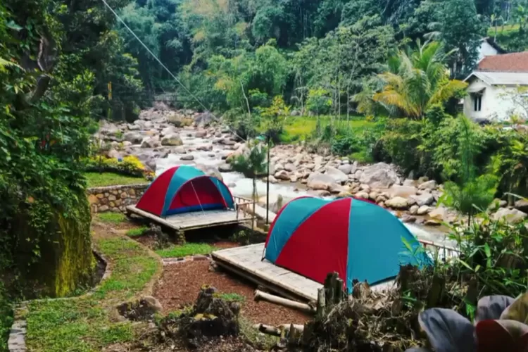 Sensasi temoat camping pinggir sungai di Fatimah Camp Riverside (Instagram/@fatimahcampriverside)