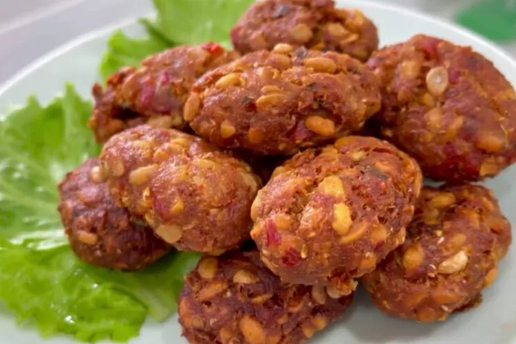 Olahan dari tempe, resep mendol tempe khas Malang (Screenshot Youtube Ika Mardatillah)