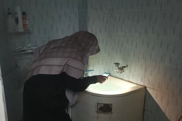 Pelaksaan kegiatan jumantik guna mengantisipasi DBD di wilayah Kota Depok. (ANDIKA EKA/RADAR DEPOK)