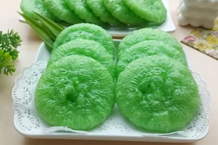 Resep kue cucur pandan yang lembut dan berserat (Screenshot Youtube Resep Abi)