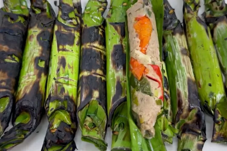 Otak otak ikan tongkol khas Lumanjang (Screenshot Youtube Ika Mardatillah)