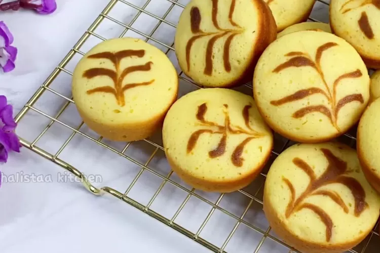 Resep bolu tape tanpa oven cocok buat ide jualan (Screenshot Youtube Chalistaa Kitchen)