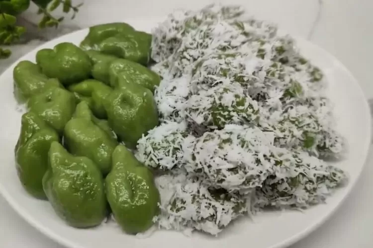 Resep jaja klepon Bali yang lembut, kenyal dan lumer (Screenshot Youtube CR COOK)