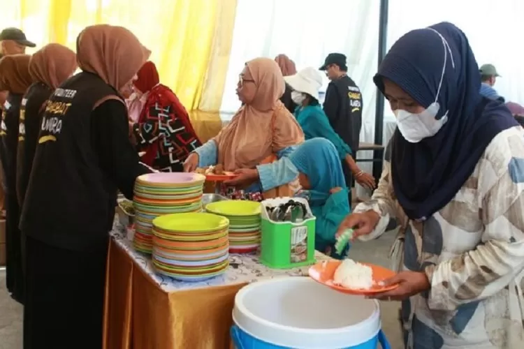 Suasana Re Launching Warung Makan Gratis di Jalan Raya Jakarta-Bogor, No. 37 KM 34, Kelurahan Cisalak, Kecamatan Sukmajaya, Kamis (19/9).  (ISTIMEWA)