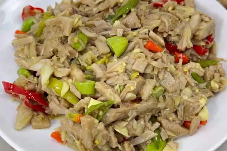 Enaknya resep tumis nangka muda yang buatnya simple (Screenshot Youtube Ika Mardatillah)