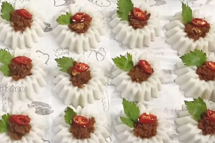 Inovasi kue talam abon yang bisa menjadi cemilan gurih (Screenshot Youtube Chalistaa Kitchen)