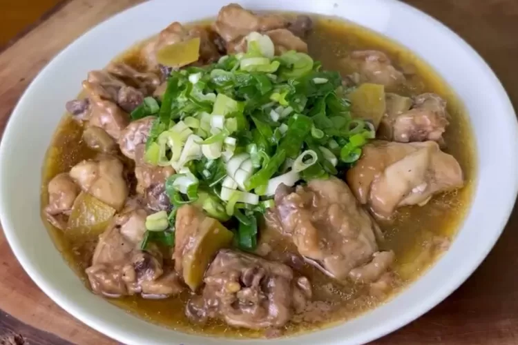 Resep ayam kukus jahe yang sederhana dan enak (Screenshot Youtube Ceceromed Kitchen)