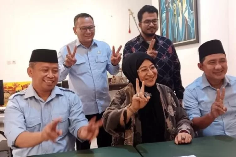 Istri Wakil Presiden ke 9 RI, Hamzah Haz yakni Soraya Hamzah Haz saat menyampaikan dukungannya terhadap Supian-Chandra di Betawi Ngoempoel, Kecamatan Beji, Senin (30/9).  (ISTIMEWA)