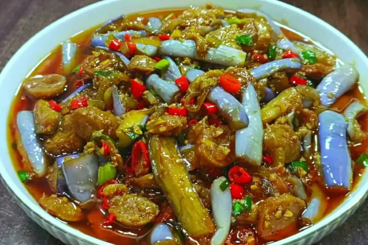 Resep tumis terong bakso kecap yang bikin ketagihan (Screenshot Youtube Rayyan Al Ghazali)