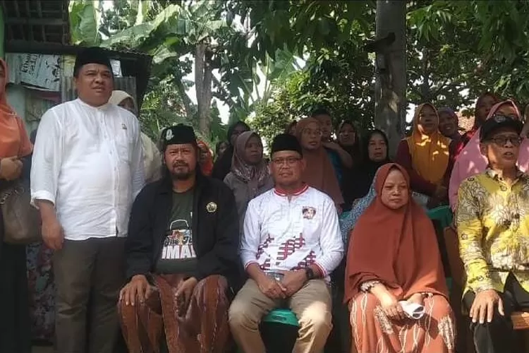 Foto bersama Calon Walikota Depok, Imam Budi Hartono bersama warga RW5, Kelurahan Pasir Putih, Kecamatan Sawangan. (DOKUMEN NARASUMBER)