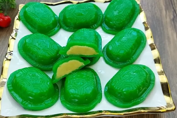 Resep sederhana kue thok atau kue ku pandan isi kancang hijau (Screenshot Youtube Resep Abi)