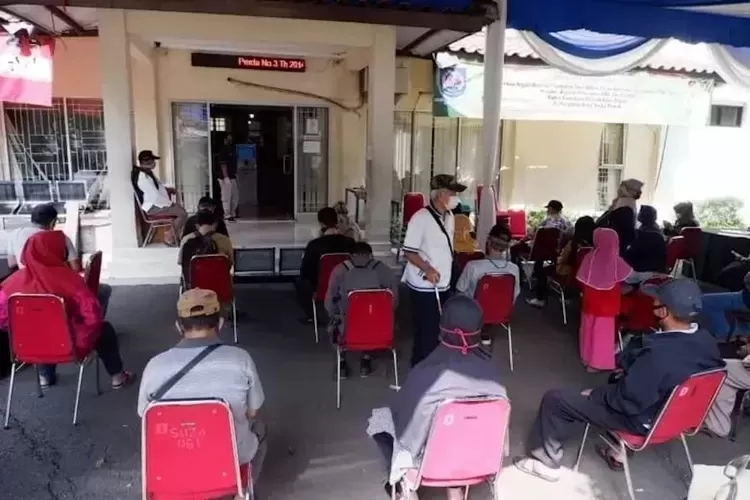 Suasana pelayanan PBB di Kantor PBB Kota Depok, di Balai Kota Depok (DOKUMEN RADAR DEPOK)