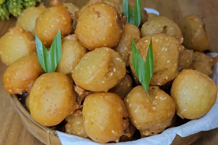 Cemilan enak dari pisang yang kematangan, pisang kembung  (Screenshot Youtube Bagja Vlog)