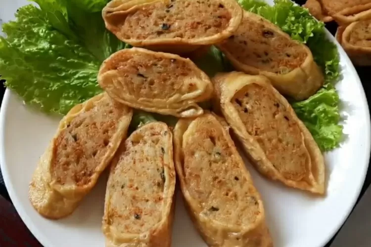 Resep chicken rolls yang bisa jadi bekal sekolah anak (Screenshot Youtube atha naufal)