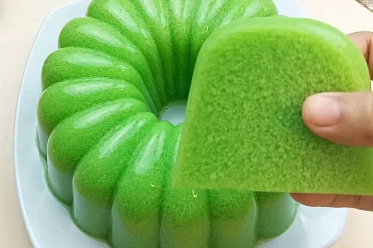 Puding lumut pandan yang enak dan anti gagal (Tangkapan layar Youtube Resep Abi)