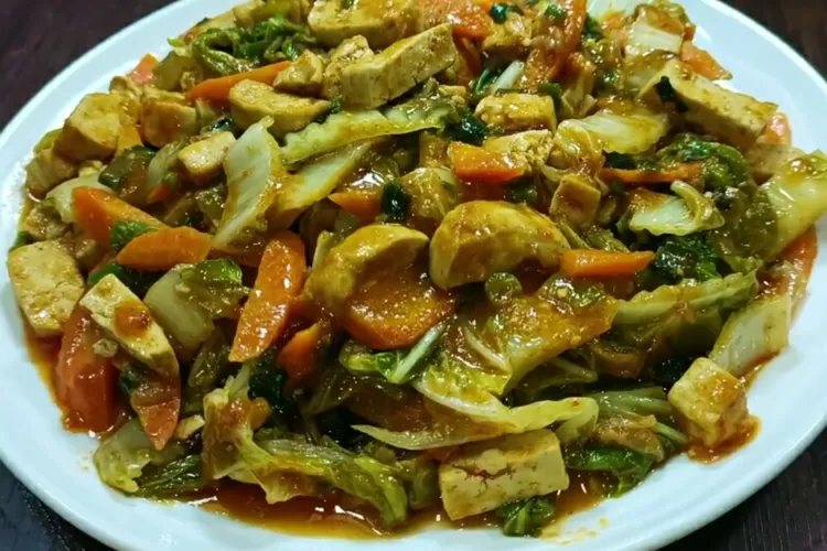 Resep sederhana oseng sawi yang cocok sebagai menu masakan harian (Screenshot Youtube Rayyan Al Ghazali)