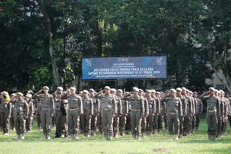 ILUSTRASI : Para pegawai honorer yang berada di Satpol PP Kota Depok. (ANDIKA EKA/RADAR DEPOK)