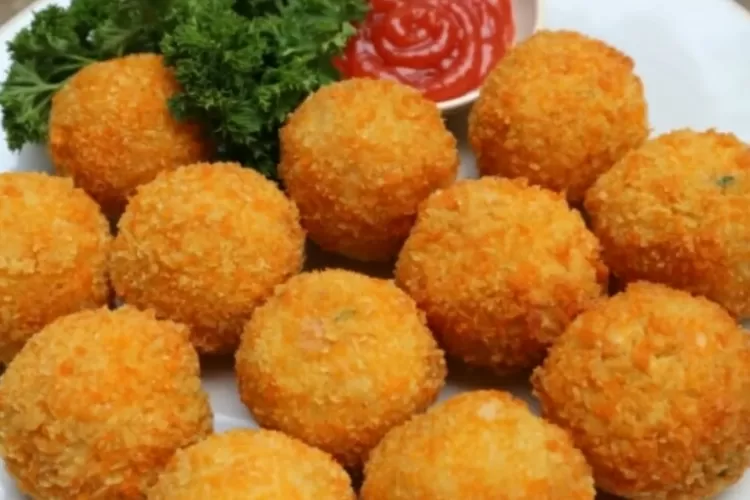 Bola bola macaroni yang enak dan renyah (Screenshot Youtube Paramita Prasetyo)