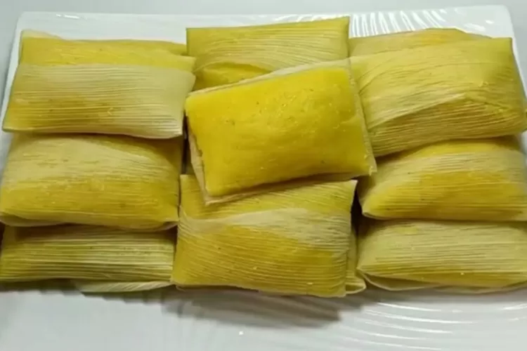 Cemilan lepet jagung yang legit, lembut dan manis (Screenshot  Youtube Diary Siska)