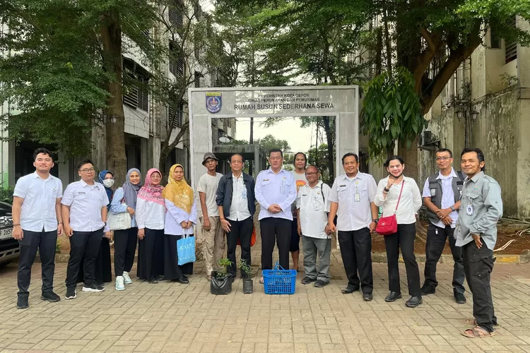 Kunjungan Kepala Disrumkim Kota Depok, Dadan Rustandi ke Rusunawa Kota Depok, yang terletak di RW5 Kelurahan Cilangkap, Kecamatan Tapos. (ANDIKA EKA/RADAR DEPOK)