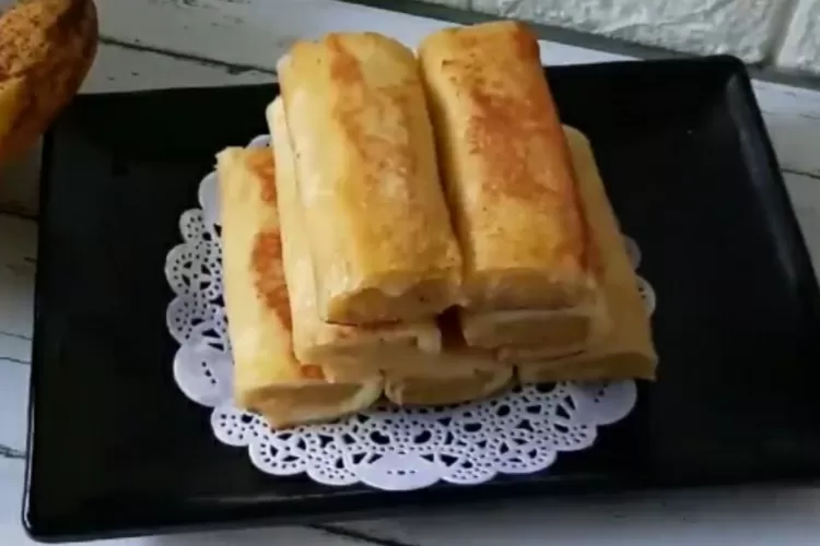 Perpaduan pisang dan roti tawar jadi cemilan pisang roti (Tangkapan layar Youtube atha naufal)