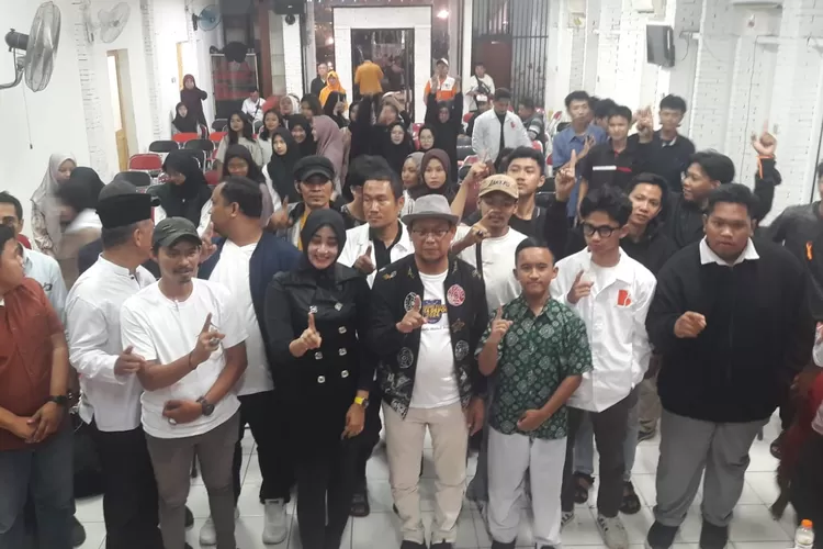 Pasangan Calon Walikota Depok Nomor Urut 1, Imam Budi Hartono dan Ririn Farabi Arafiq, bersama Gen Z Pancoranmas (JUNIOR/RADAR DEPOK)