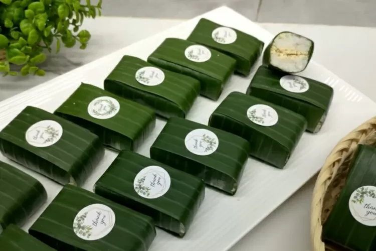 Lemper ayam yang bisa jadi cemilan dan isian snack box (Tangkapan layar Youtube CR COOK)