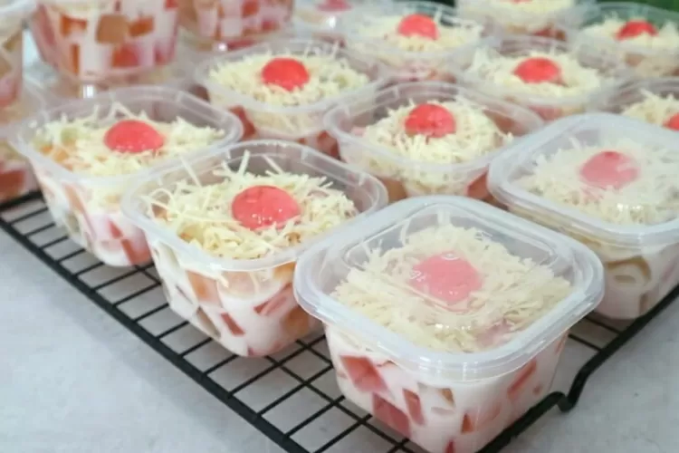 Tampilan salad jelly yangbisa jadi ide jualan ekonomis (Tangkapan layar Youtube Ardiyanti Ulyana)