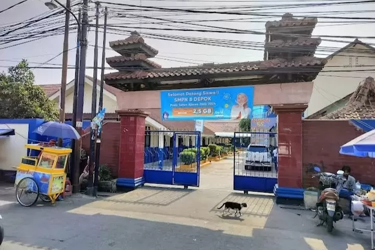 Gerbang SMP Negeri 8 Kota Depok, di Kelurahan Tugu, Kecamatan Cimaggis. (DOKUMEN RADAR DEPOK)