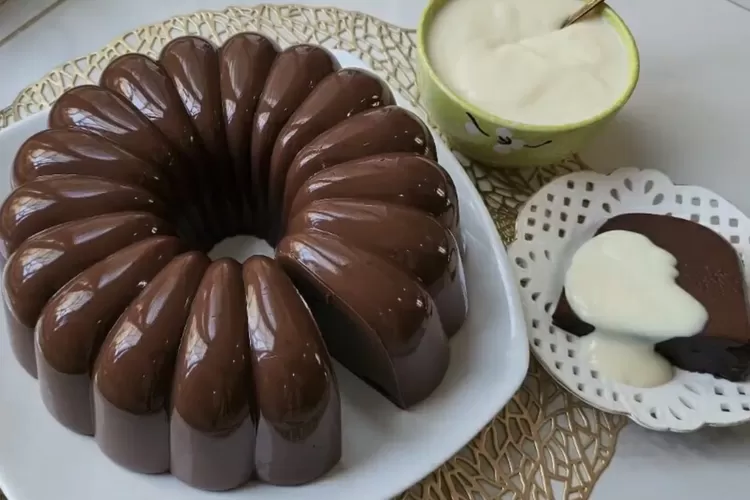 Tampilan dan resep Puding Regal Coklat dengan Vla Vanila (Tangkapan layar Youtube atha naufal)