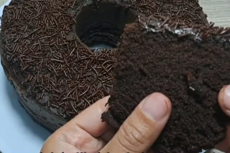 Brownies coklat lembut dan enak cuman diaduk dan pakai 1 telur (Tangkapan layar Youtube Mama Akshara)