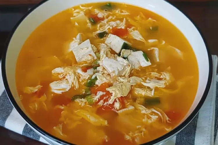 Olahan tau dan telur yang jadi menu sarapan simple, sup tahu telur tomat (Tangkapan layar Youtube Tsani Wismono)