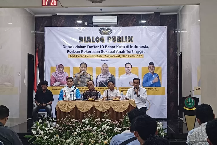 Kegiatan dialog publik terkait kekerasan anak yang diadakan PPK di aula Polres Metro Depok pada Jumat (15/11). (ANDIKA EKA/RADAR DEPOK)