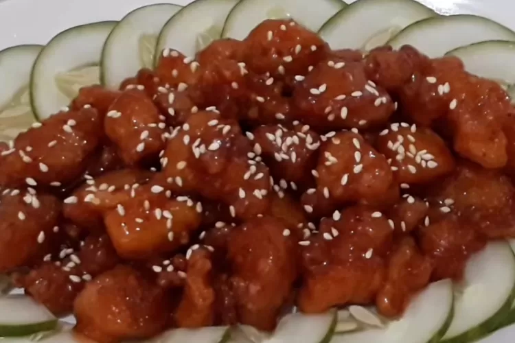 Ayam madu yang bisa dijadikan ide bekal anak sekolah yang praktis (Tangkapan layar Youtube Lily Chan)