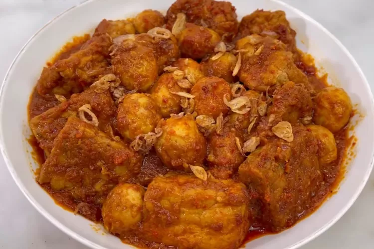 Resep tahu tempe bumbu Bali yang cocok jadi menu masakan harian praktis (Tangkapan layar Youtube Ika Mardatillah)