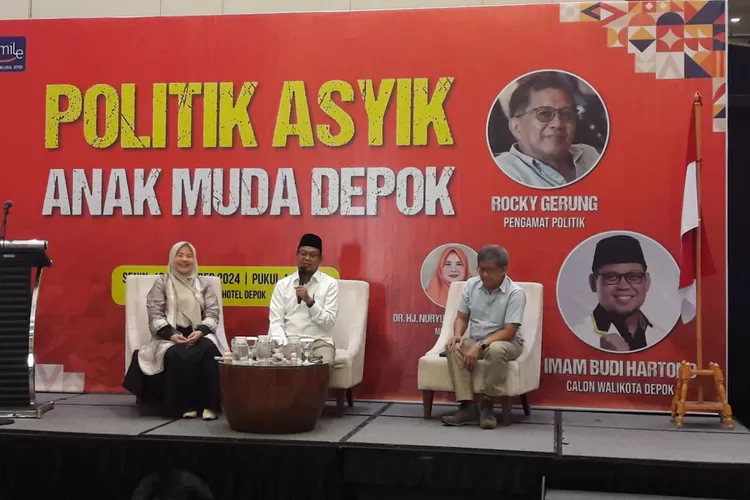 Calon Walikota Depok Nomor Urut 1, Imam Budi Hartono (tengah) sedang mengisi seminar &lsquo;Politik Asyik Anak Muda Depok&rsquo;, di Margo Hotel, Senin (18/11).  (JUNIOR/RADAR DEPOK)