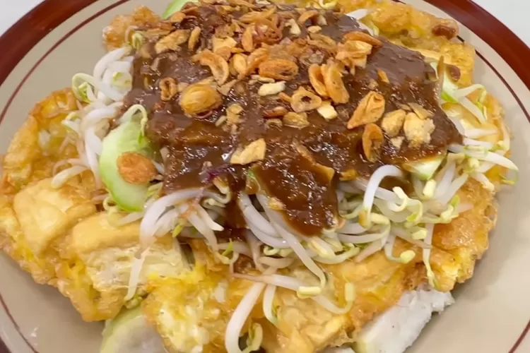 Tahu tek salah satu makanan khas Surabaya (Tangkapan layar Youtube Ika Mardatillah)