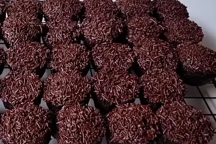 Brownies mini kukus meses 1 telur untuk ide jualan (Tangkapan layar Youtube PAP COOK)