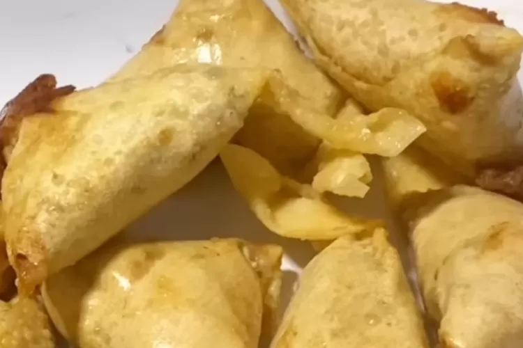 Cemilan dan ide jualan dari olahan pisang dan kulit lumpia (Tangkapan layar Youtube Vivi veronica)