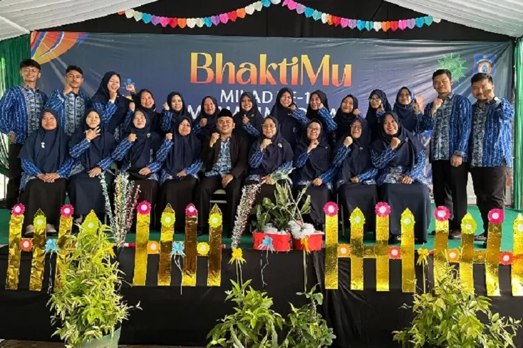 Peringatan Milad Ke 112 Muhammadiyah ada yang istimewa. Sabtu (23/11), dalam gebyar puncak peringatan Milad Muhammadiyah di SD Muhammadiyah Meruyung, Limo, Depok dihadiri Wakil Menteri Pendidikan RI, Fajar Rizal Ul Haq. (RADARDEPOK)