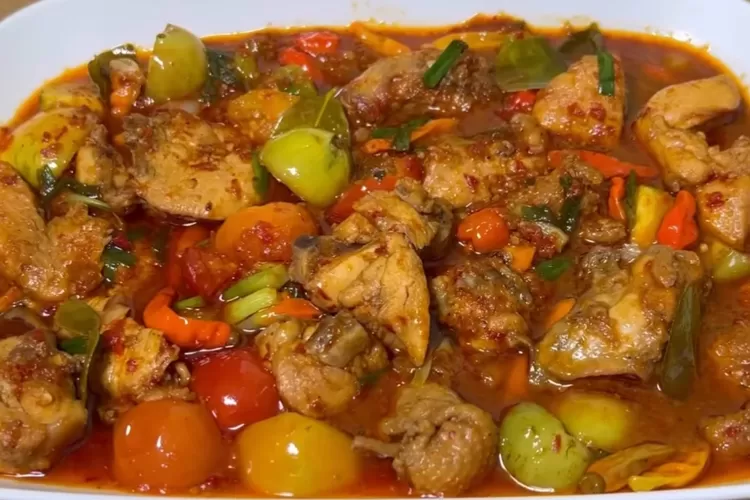 Resep sederhana oseng ayam mercon (Tangkapan layar Youtube Ceceromed Kitchen)