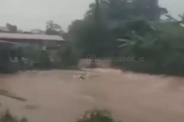 balita berinisial MT (3) yang terbawa arus deras di Kali Grogol, Kelurahan Grogol, Limo, Depok, saat hujan lebat. (TANGKAP LAYAR)