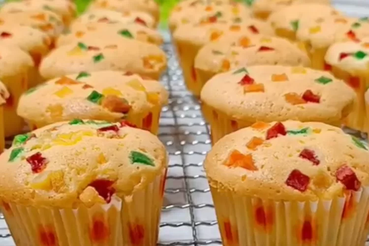 Resep bolu sukade mini yang lembut untuk ide jualan atau isian snack box (Tangkapan layar Youtube DAPUR SEDERHANA TIKA)