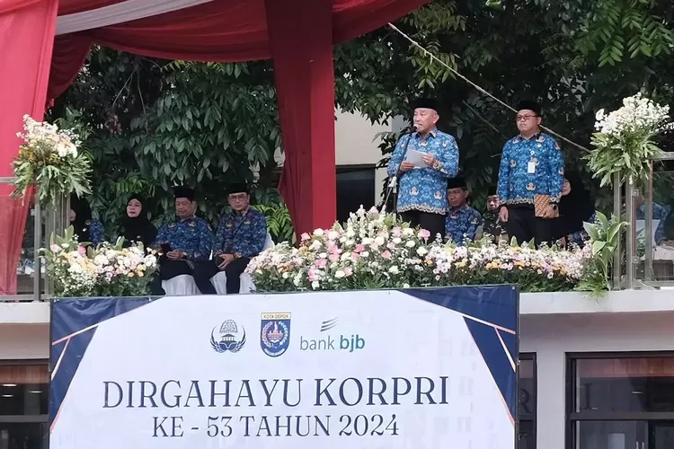 Walikota Depok, Mohammad Idris saat memimpin Upacara Ulang Tahun Korpri yang digelar di DOS, dengan tema Korpri untuk Indonesia, pada Jumat (29/11).