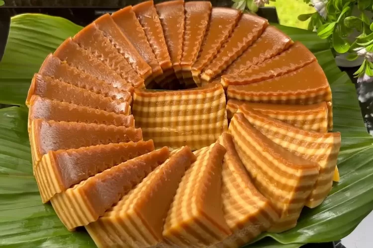 Kue lapis beras gula merah dari olahan santan dan gula merah yang cantik (Tangkapan layar Youtube HOBI MASAK)