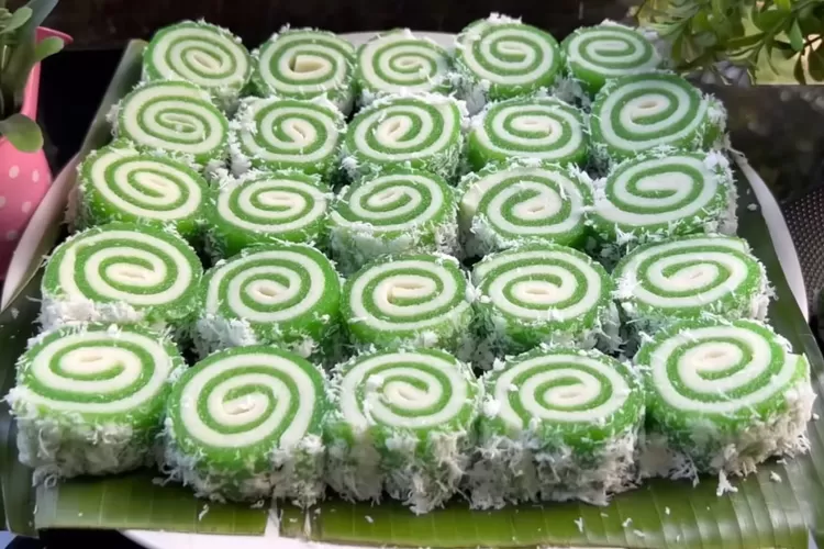 Tampilan cantik dari kue singkong gulung yang manis dan kenyal (Tangkapan layar Youtube HOBI MASAK)