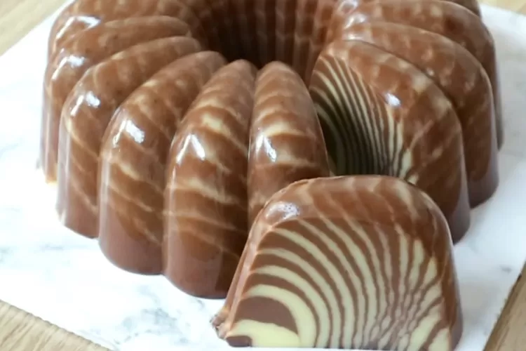 Cantiknya tampilan puding marmer roti tawar (Tangkapan layar Youtube Beqs Kitchen)